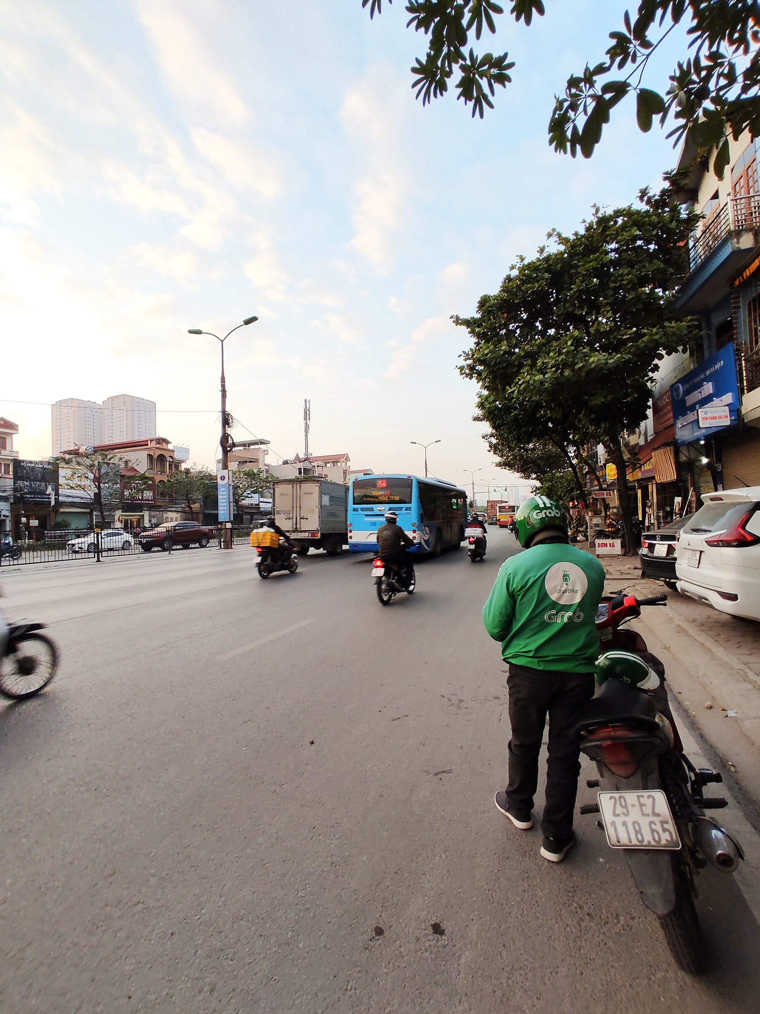 Bán nhà mặt phố Ngọc Hồi, kinh doanh sẩm uất, gần vành đai 3, 28m 3 tầng giá 4,x tỷ